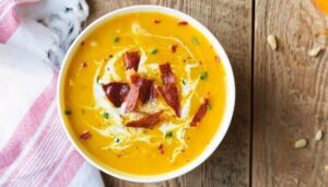 Plates of food on a table – new per diem and meal voucher rates in Slovakia from 1 December 2026